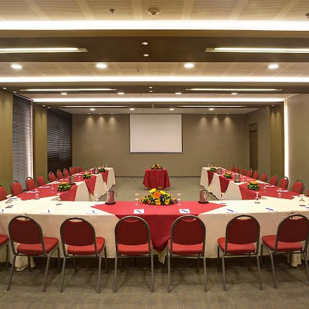 Casa Dann Carlton Hotel & Spa Bogota Buitenkant foto Meeting room