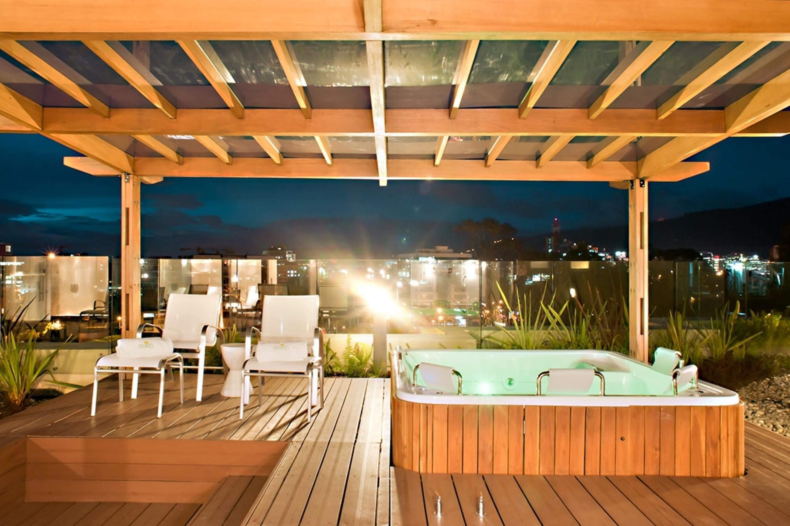 Casa Dann Carlton Hotel & Spa Bogota Buitenkant foto A rooftop spa