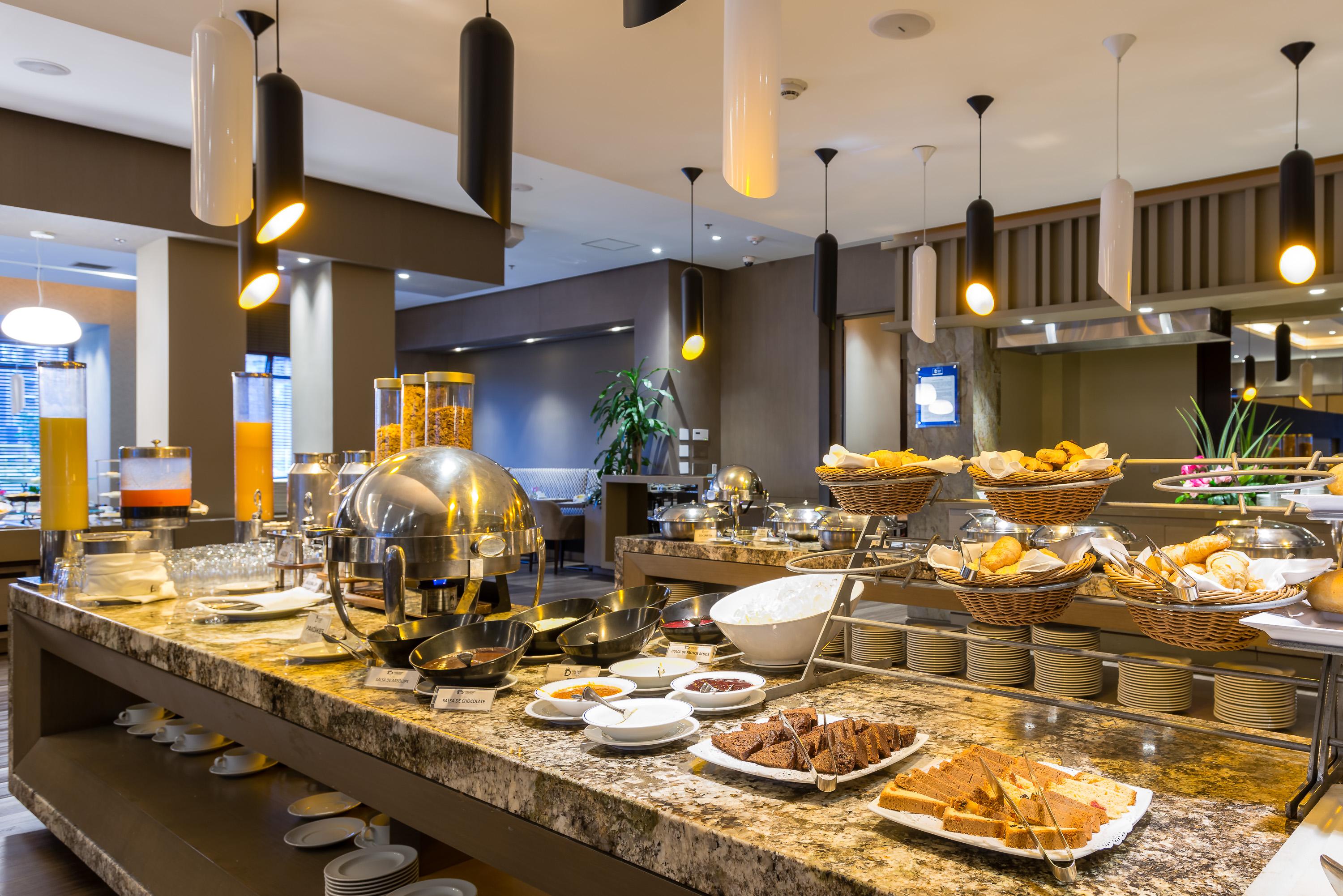 Casa Dann Carlton Hotel & Spa Bogota Buitenkant foto A buffet at a hotel
