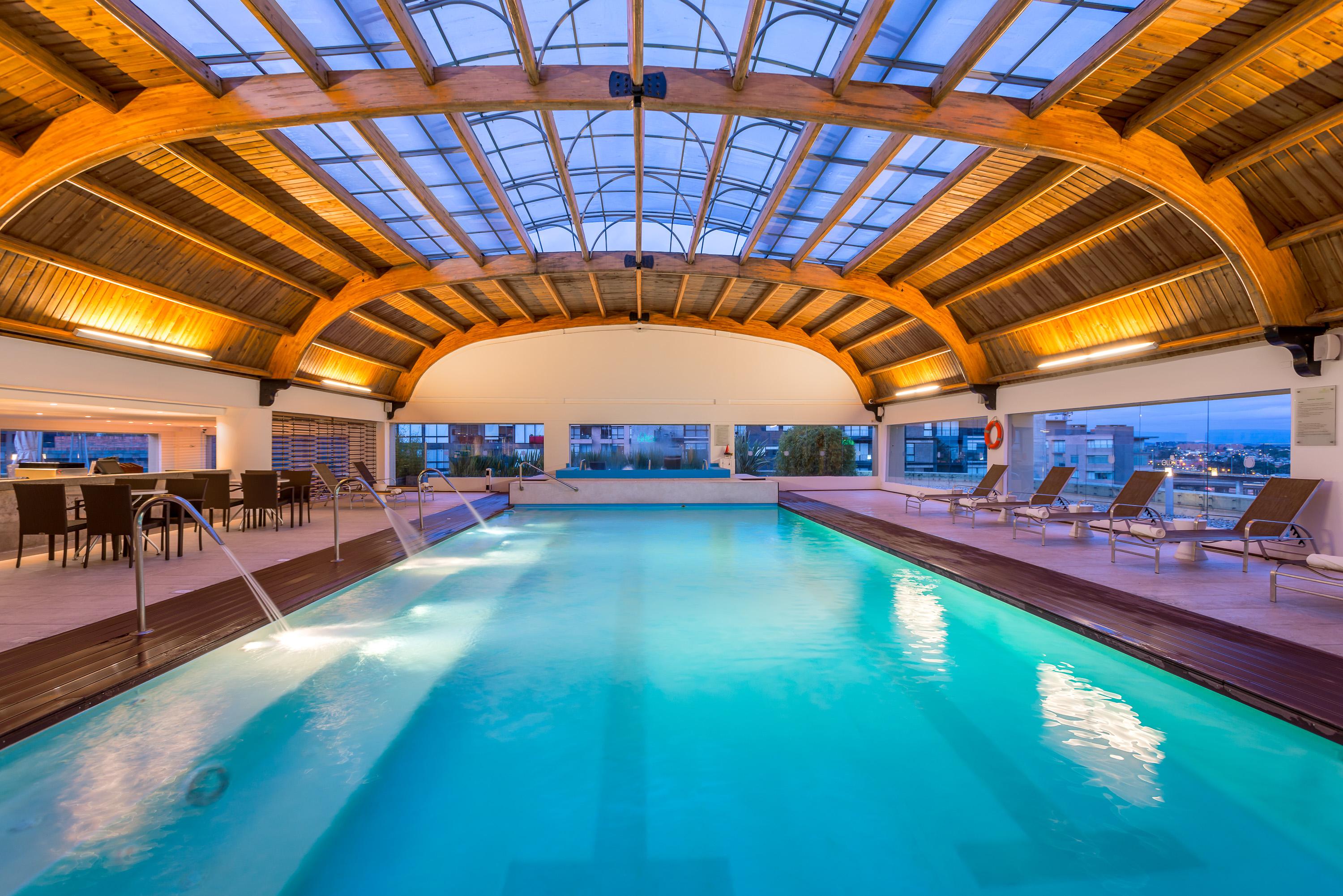 Casa Dann Carlton Hotel & Spa Bogota Buitenkant foto The pool at the hotel