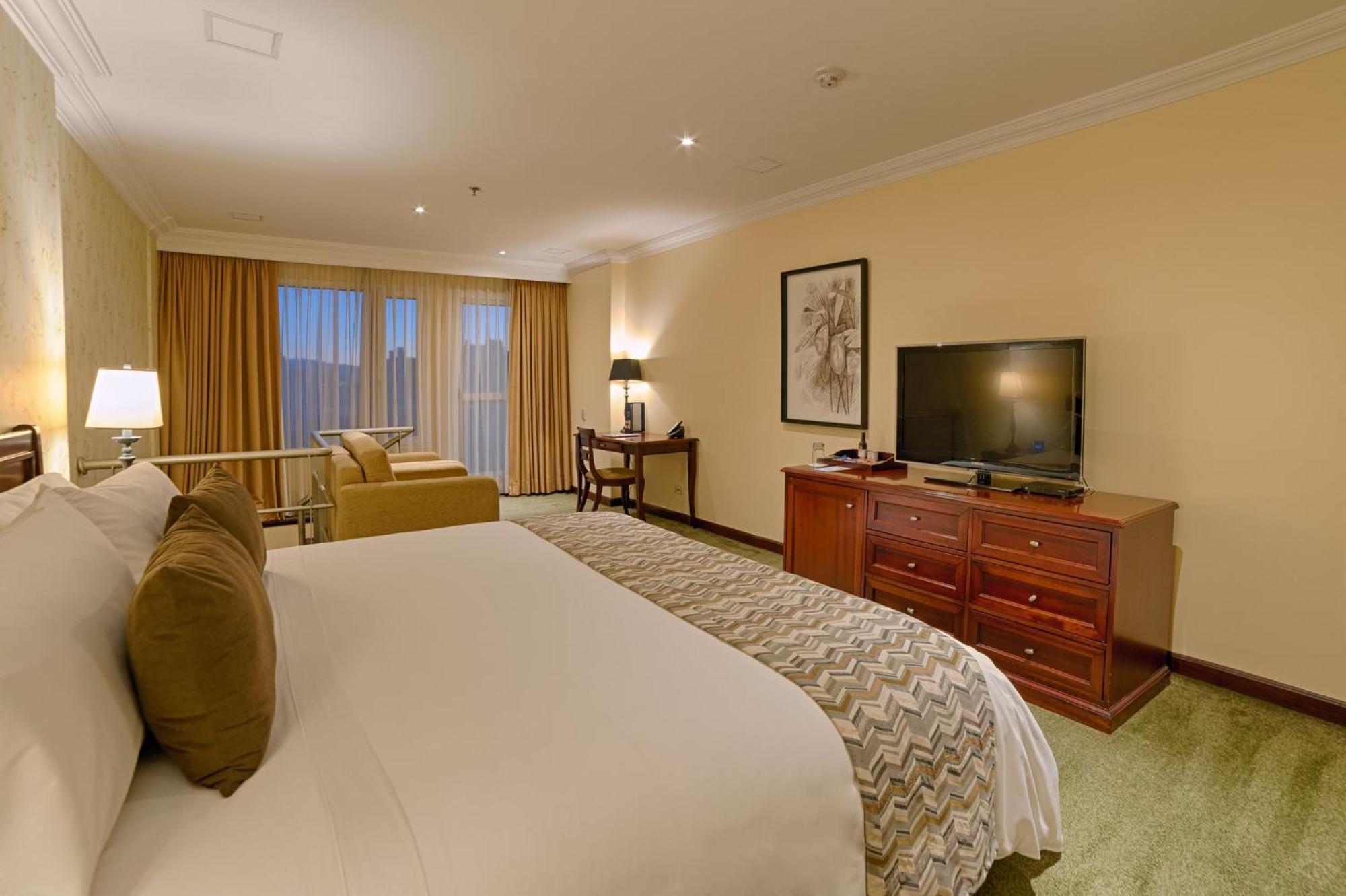 Casa Dann Carlton Hotel & Spa Bogota Buitenkant foto A bedroom at the Fairmont
