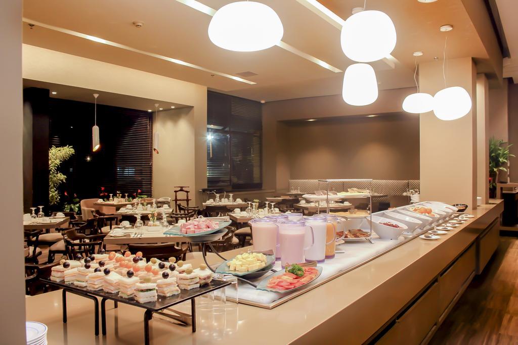 Casa Dann Carlton Hotel & Spa Bogota Buitenkant foto The buffet at the hotel