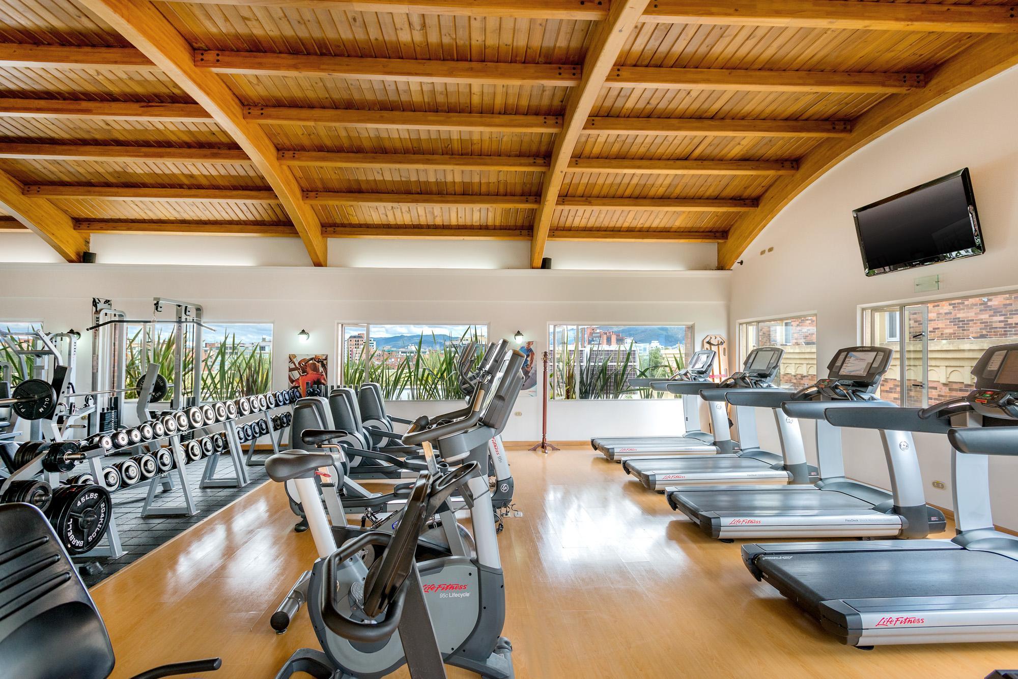 Casa Dann Carlton Hotel & Spa Bogota Buitenkant foto The gym at the hotel