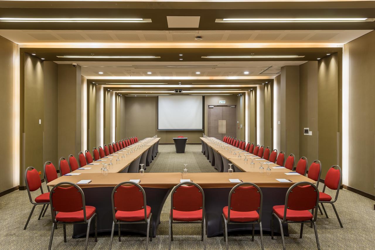 Casa Dann Carlton Hotel & Spa Bogota Buitenkant foto Meeting room